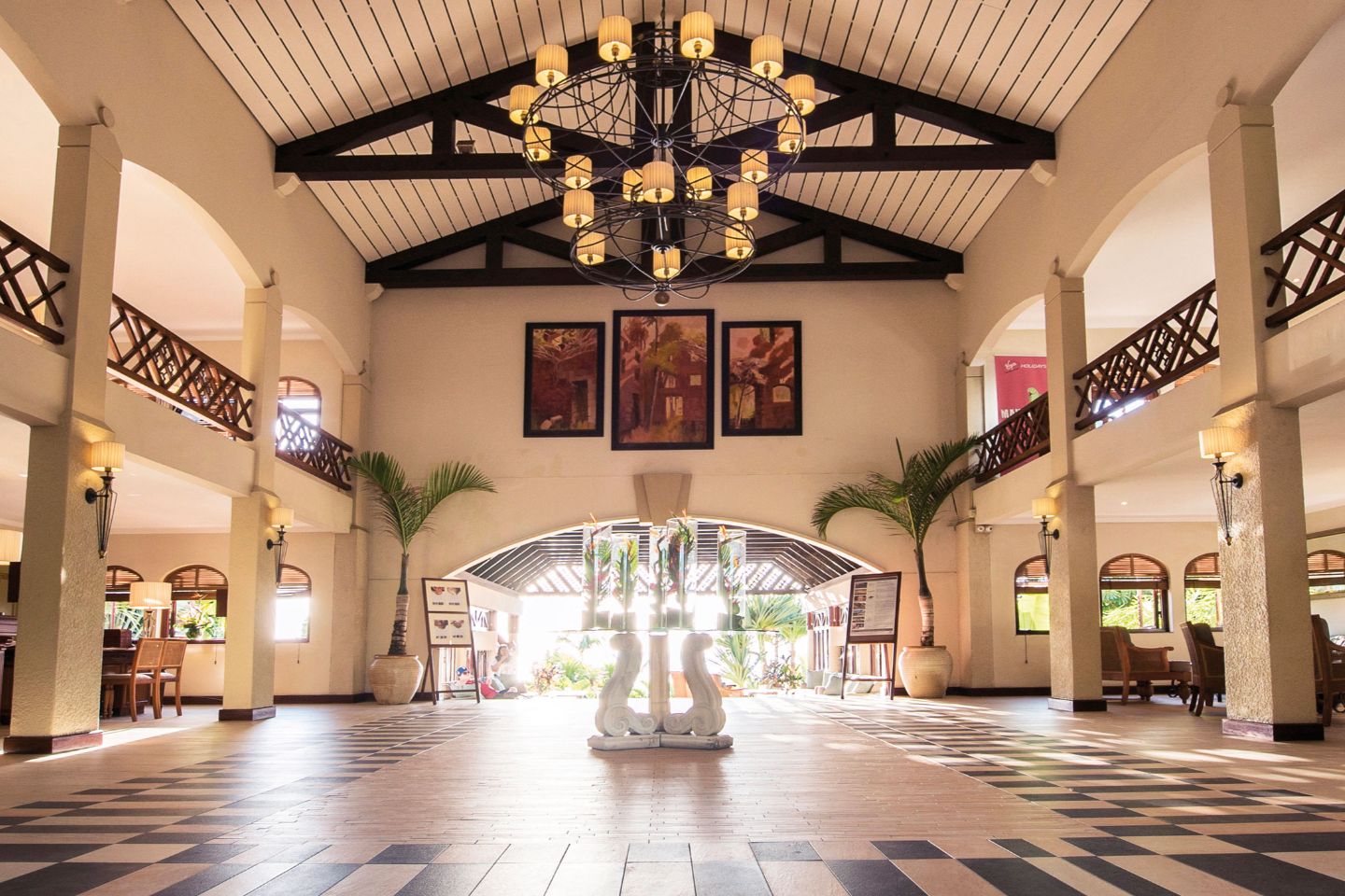 MAU_274_Lobby (1)