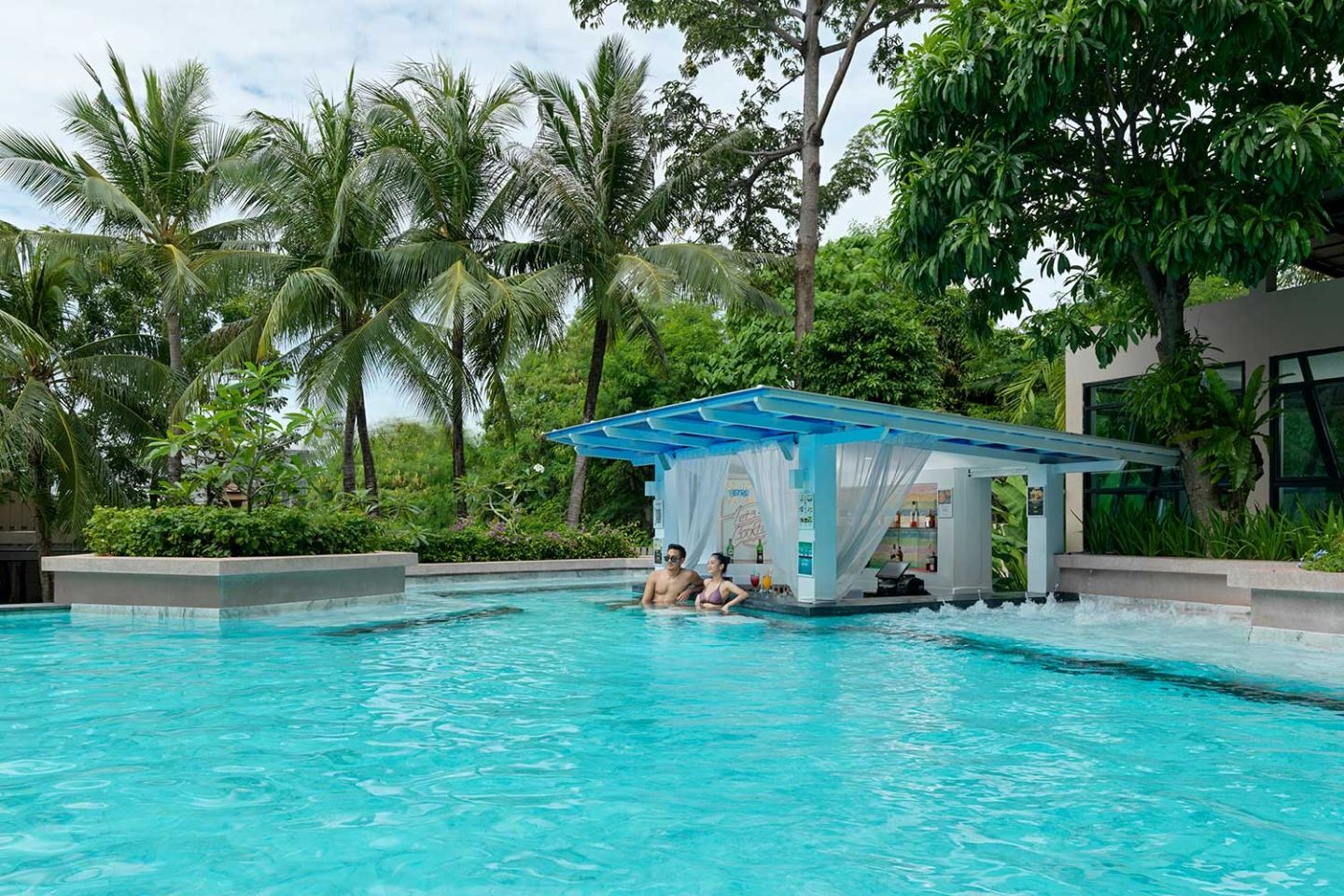 zing-swim-up-bar-novotel-phuket-kata-avista-resort-009 (1)